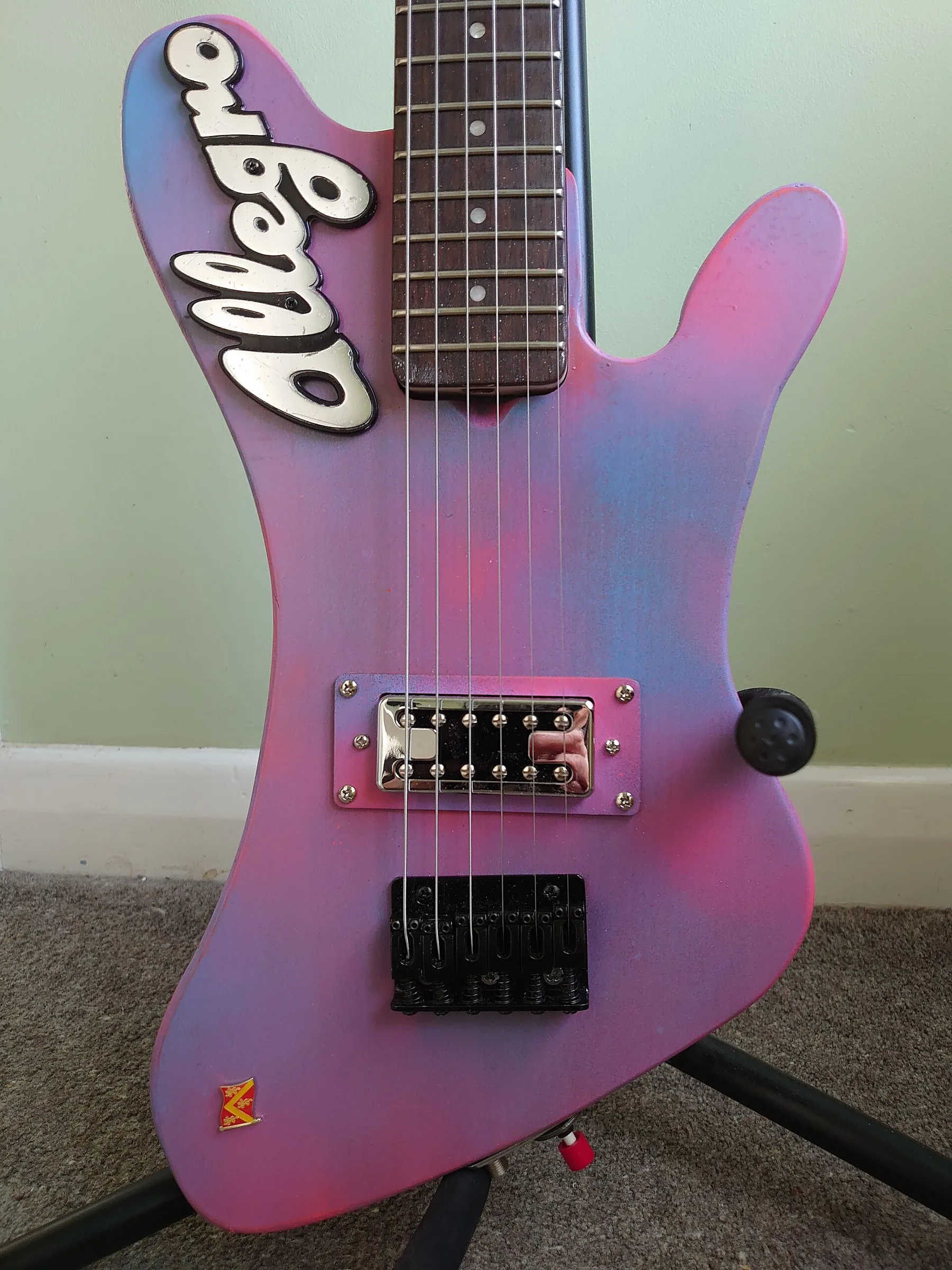 Electric guitar strings and body Electric guitar strings and body