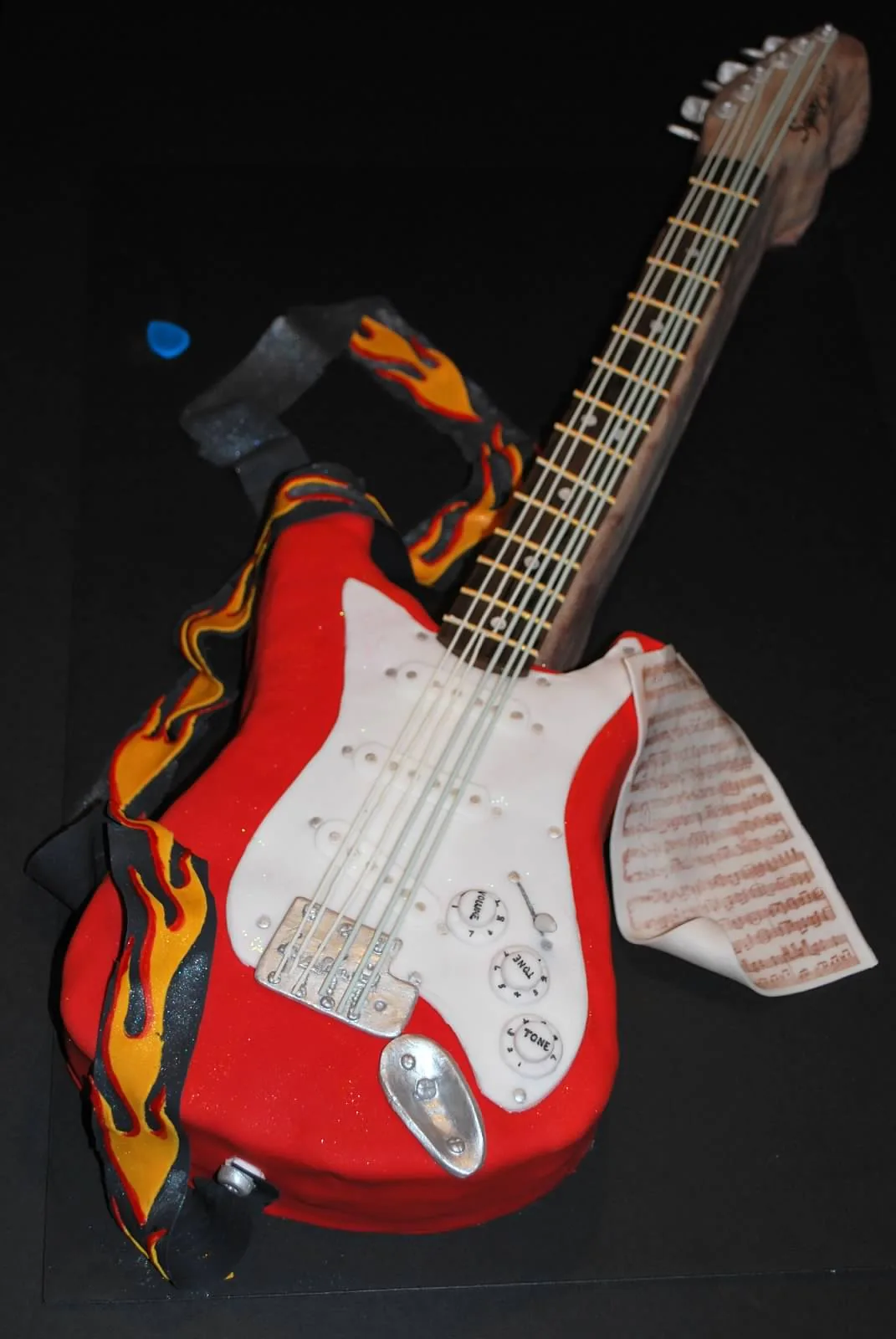 Guitare avec cordes en gros plan