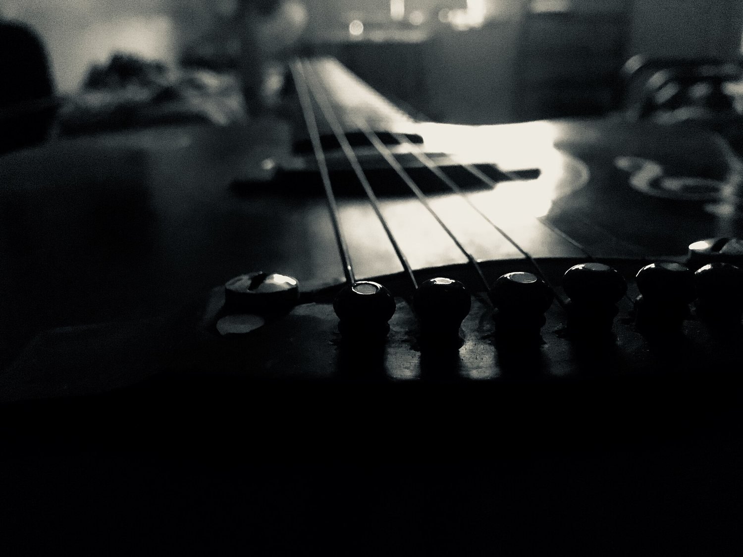 Which String Gauge Should You Choose for a Folk Guitar?