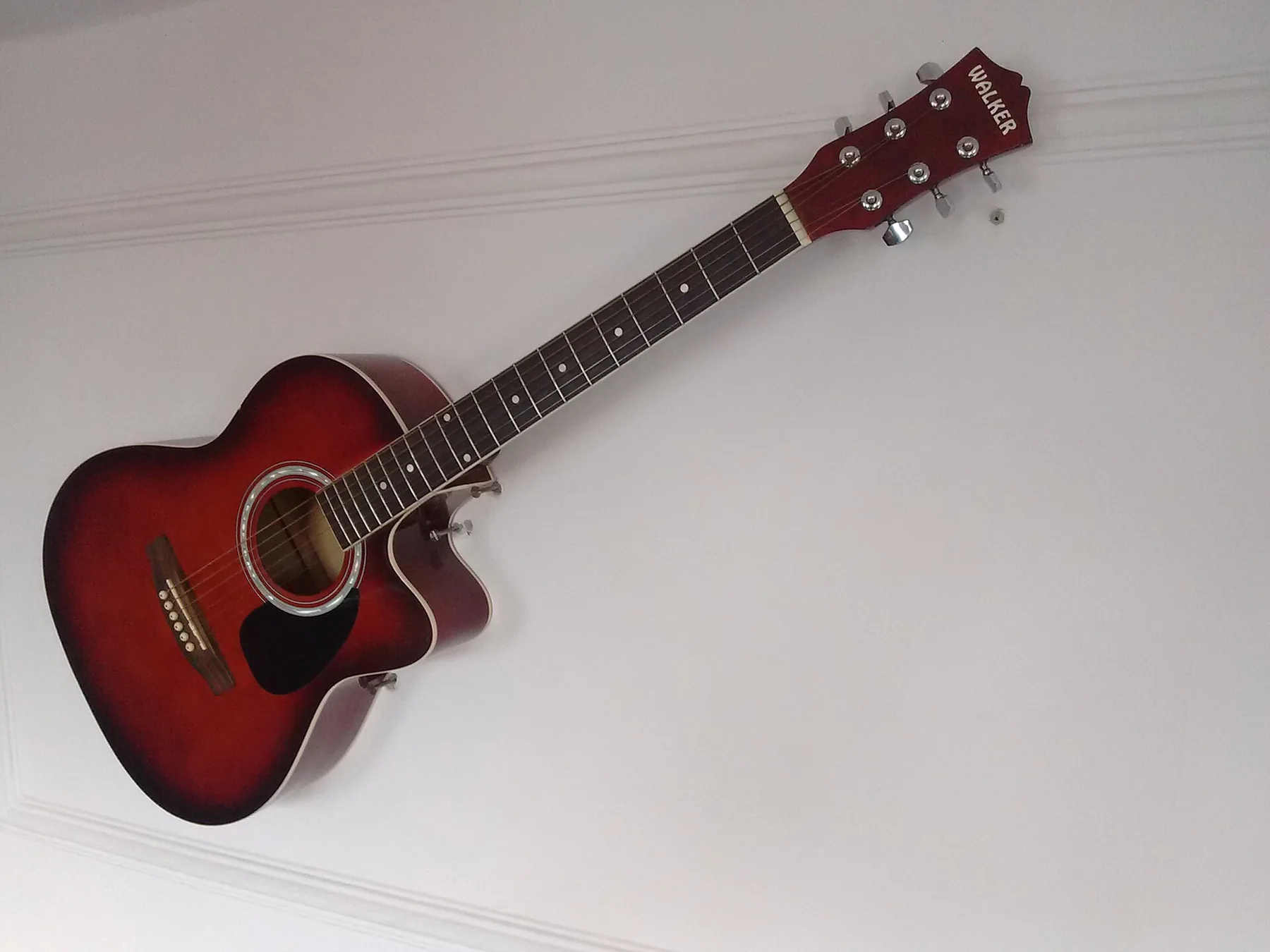Guitare folk rouge murale Guitare folk rouge murale